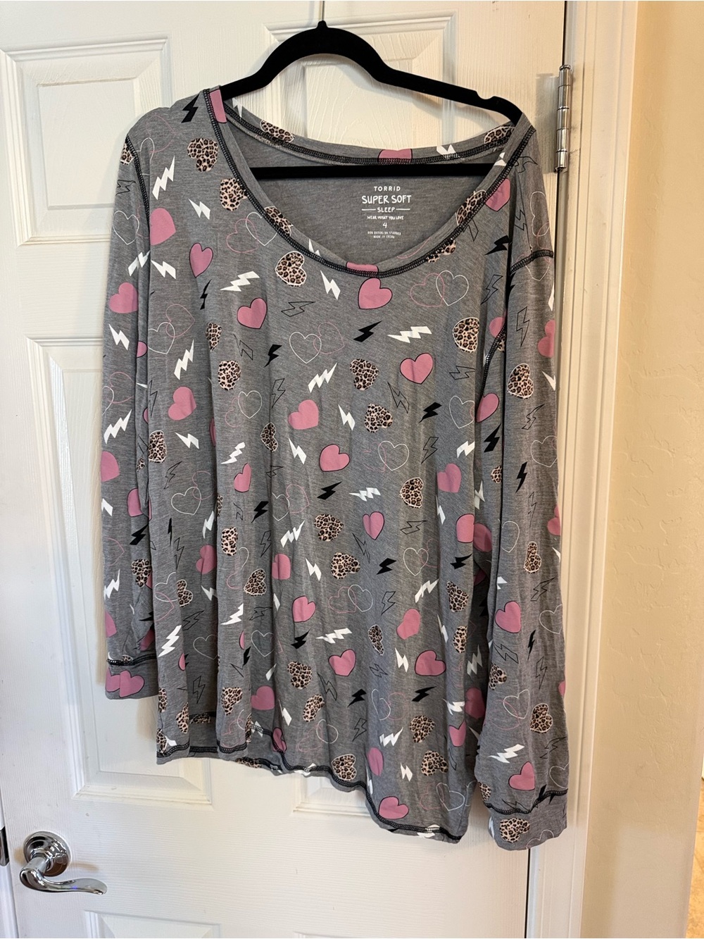 torrid Gray Lounge Top with Pink Hearts and Leopard Accents